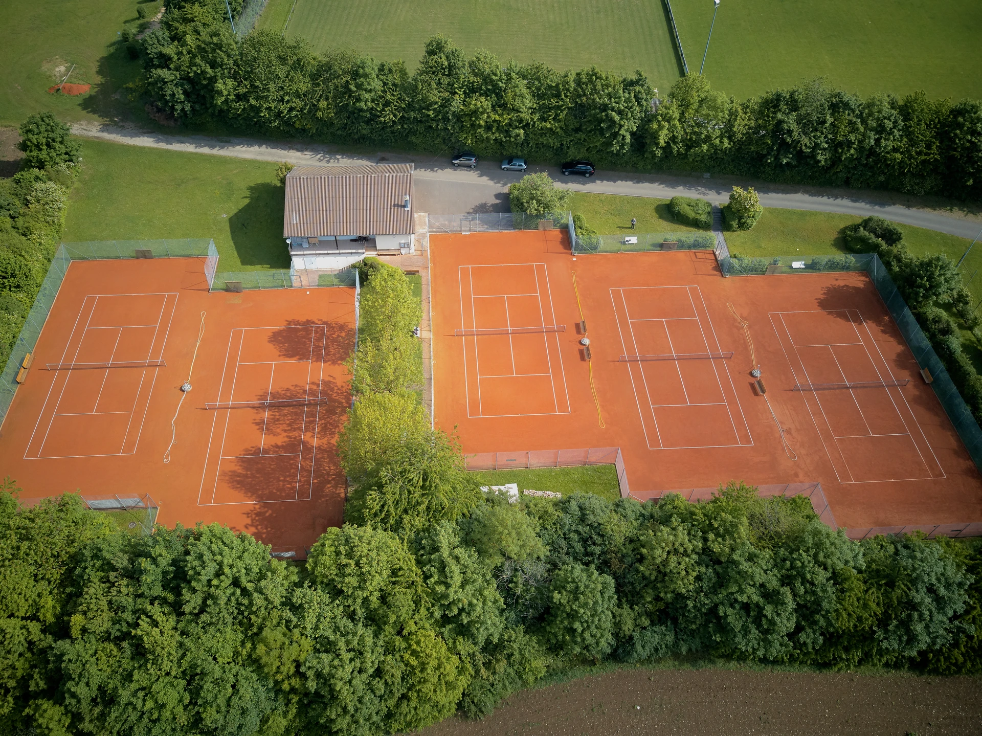 Sandplätze der Tennisanlage
